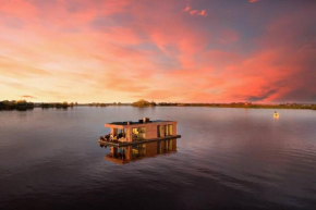 Luxury houseboat 6p on Kagerplassen with Tender